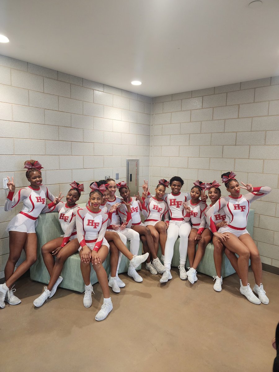 HFVikingCheer's tweet photo. Congratulations to our Seniors!!! You will be missed😍💖💯💪🏾 https://t.co/zgXg68ZlPn
