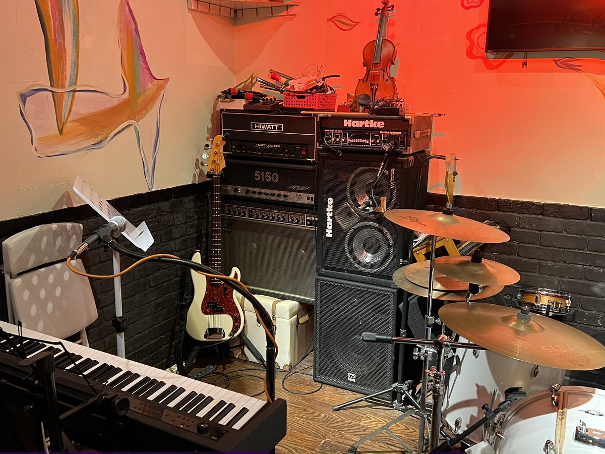_LiveBarStory_'s tweet photo. 今週の予定(17時〜23時)

6/1(月)オープンマイク
6/2(火)オープンマイク
6/3(水)オープンマイク
6/4(木)オープンマイク
6/5(金)オープンマイク
6/6(土)【StoryLive】 〜Strings〜
6/7(日)オープンマイク

２曲まわしで何度でも。
ジャンルの縛りはありません。
皆様のご来店をお待ちしております。 https://t.co/SPdmdFOgAr