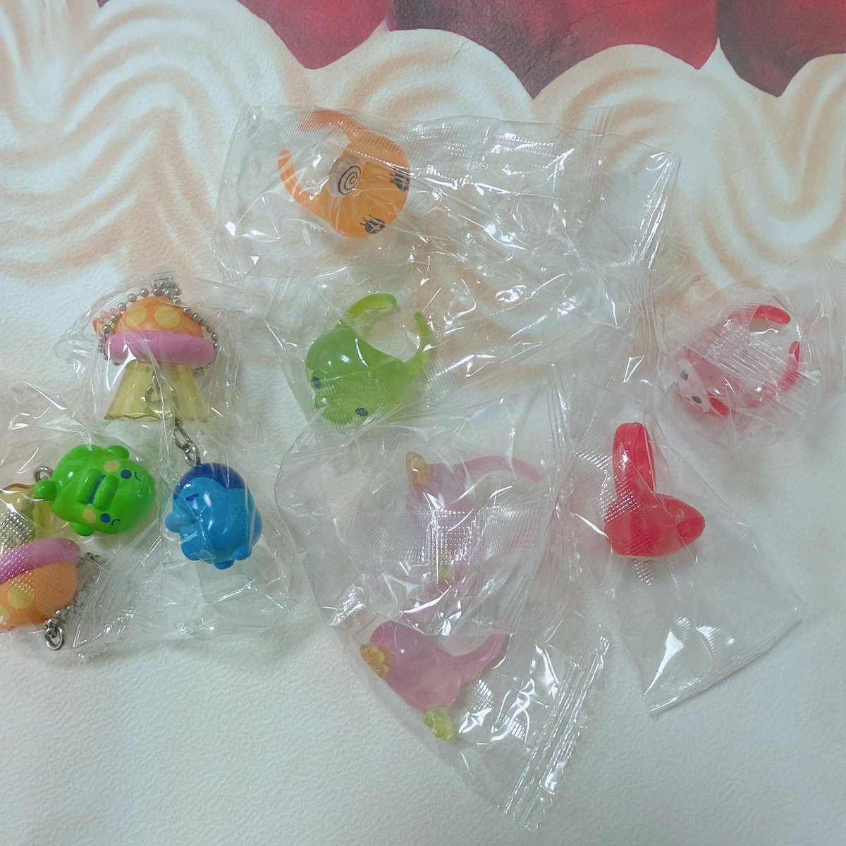 samr0224's tweet photo. 被ったものお譲りします！
ガチャガチャ 買取　交換

🎀　たまごっち　ufoスイング
          くちぱっち　ぎんじろっち

🎀　ぷくっとクリアリング
　　くちぱっち　めめっち　いちごっち2 ふらわっち2

求　定価+送料

ufoとリング合わせて買取してくださる方
よろしくお願いいたします🙂‍↕️ https://t.co/BVCiXaLChw