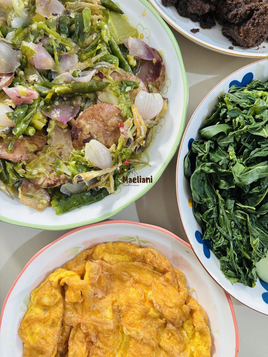 Maeliani07's tweet photo. Aku buka warung padang ala aku guys.
Karena hari ini tanggal merah jadi masih masuk #WeekendDaging yaaa π€£π«Άπ»π«Άπ»
Ada rendang
gulai cubadak
telor dadar
jengkol teri cabe ijo
Daun singkong rebus dan timun
Plus kerupuk jangek πΌ
Yang mau mampir boleh sini antri yaaa π«Άπ»π«Άπ»
Besok ganti menu lain, nggak daging dulu π