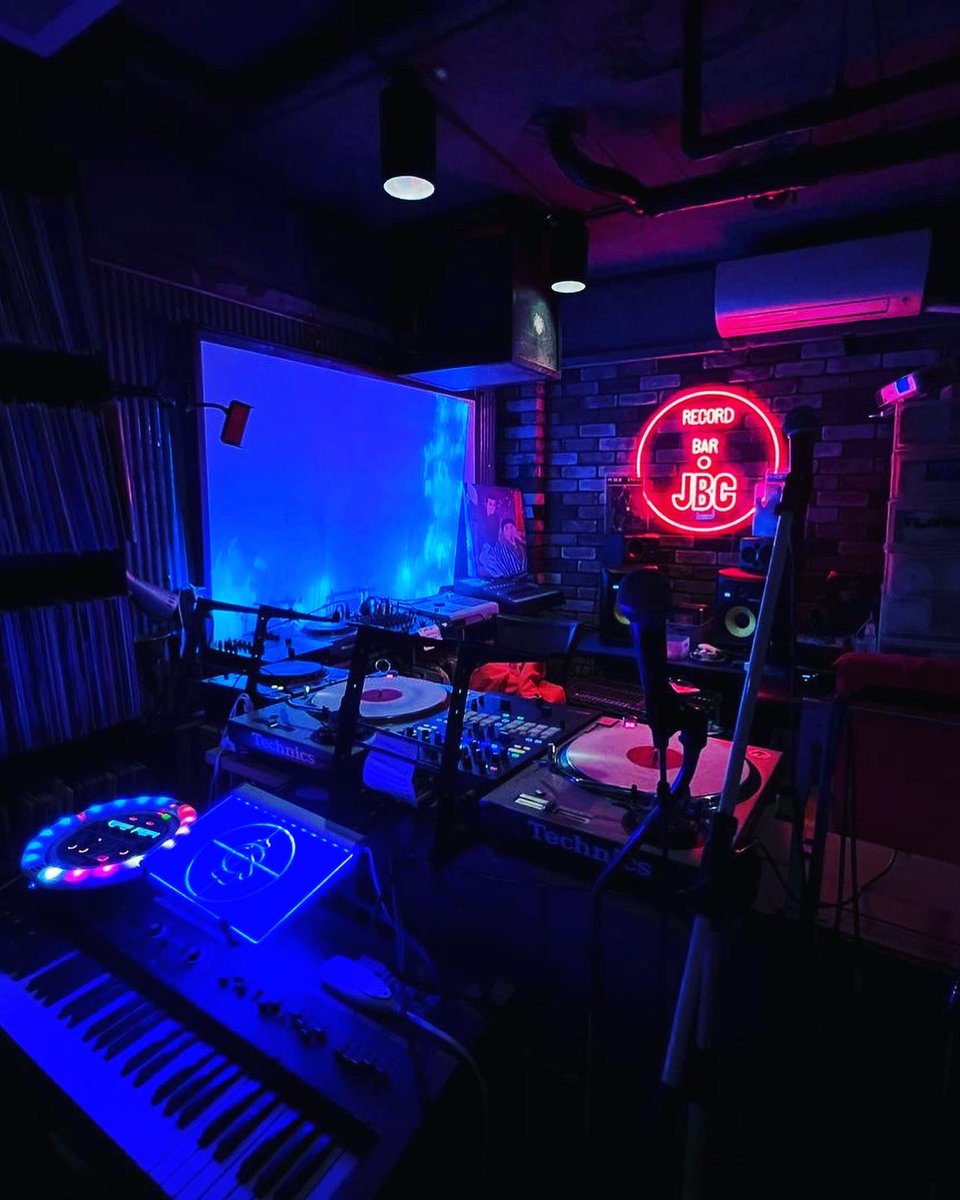 recordbar_jbc's tweet photo. https://t.co/YD1uAmQTNR
6周年タイムテーブル公開！

いよいよ６月２日から６日まで、
RECORD BAR JBCの6周年が開催されます！
是非神保町の夜を楽しみに来てください！

RECORD BAR JBC
千代田区神田神保町1-12-6-b1
神保町a5出口から徒歩30秒

６月2から5日
1500円1d別

６月６日
2000円1d別 https://t.co/qv699GLQD5