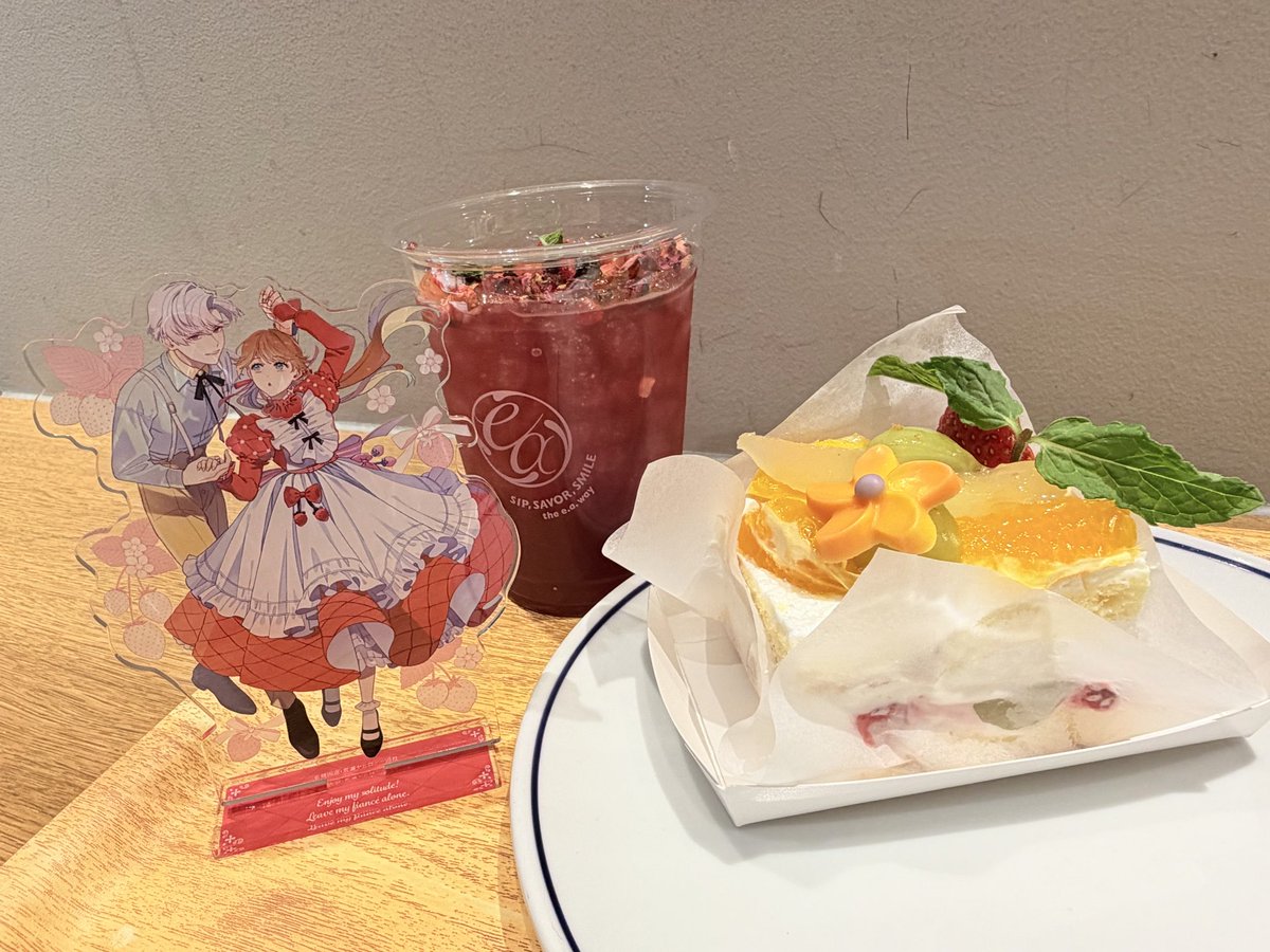 banbi_dc_'s tweet photo. 所用で関東行ったので、こちらにもお邪魔してきました☺️✨

展示とサインも見れたし、上見上げたらサイン色紙あったからめちゃくちゃうろうろしちゃった！

カフェは日曜日だったけど、そんなに混んで無かったのでスムーズに！
こういうのなかなか参戦出来ないので、とても有意義でした✨

#おひ慣れ https://t.co/AcFQu84bzf