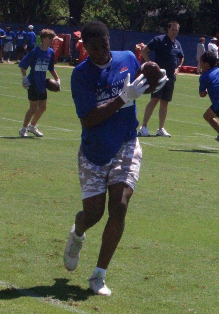 N_Jeffries3's tweet photo. Starting my camp tour off right 💪🏾…. 

#Recruiting #FootballRecruiting #StudentAthlete #ClassOf2030 #WideReceiver #NextLevel #HardWorkPaysOff #D1Football https://t.co/y5qMht9W7F