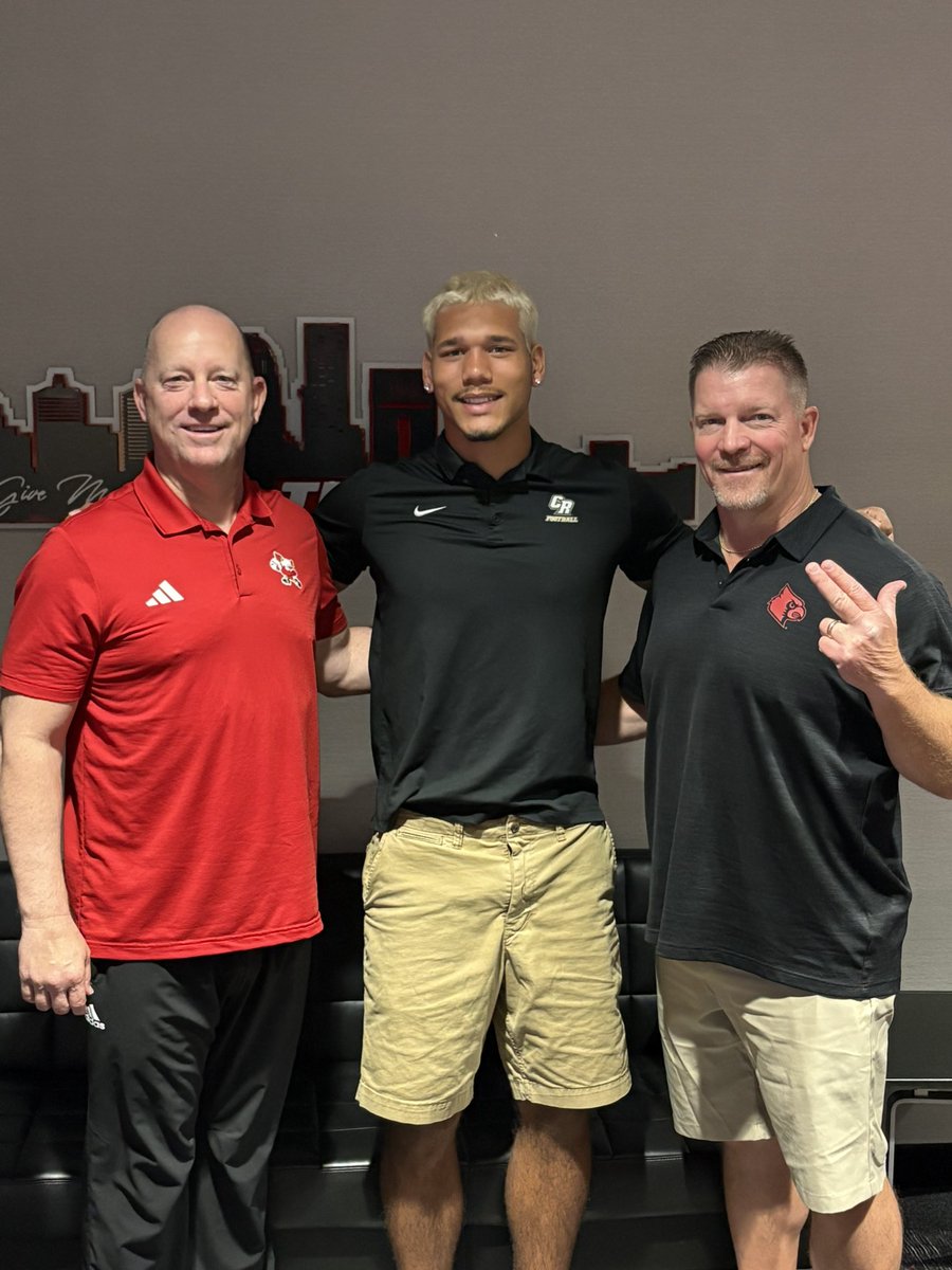 alex_j_DL27's tweet photo. Had a great OV with @LouisvilleFB thank you @MarkIvey90 @JeffBrohm ‼️ ‼️#GoCards 

@DC15sports @ZLendyak https://t.co/VVy1OjuiNJ