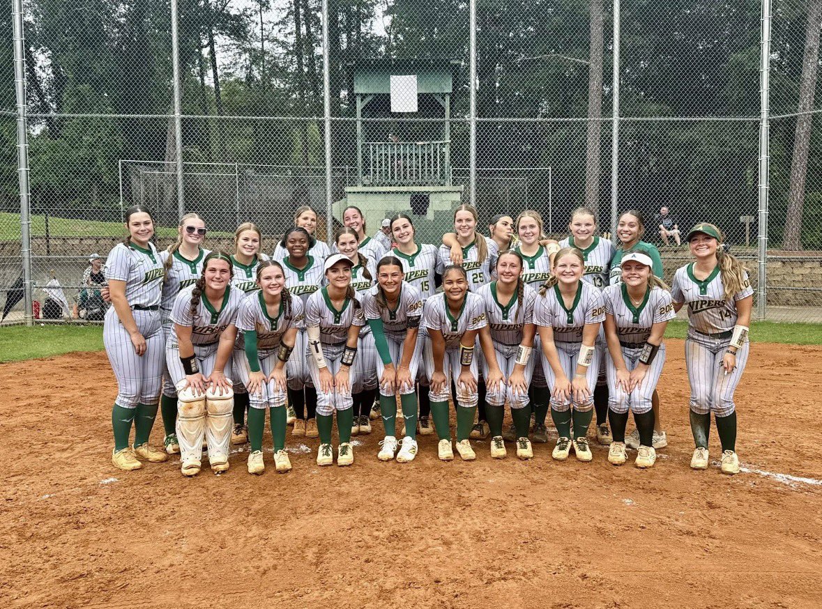 drhutchens7's tweet photo. 3 games, lots of reps, beautiful weather, bunches of fun, and great softball. 

Today we got the opportunity to play a round robin with 3 very good, competitive teams. 

It’s almost launch time for Summer!! Let’s gooo!! Next up: Show Me the Money 💰 

@AtlantaVipers29 https://t.co/qcOarfp8wI