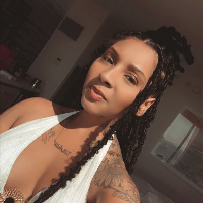 _darryce's tweet photo. #NewProfilePic https://t.co/EaenTN6Stl