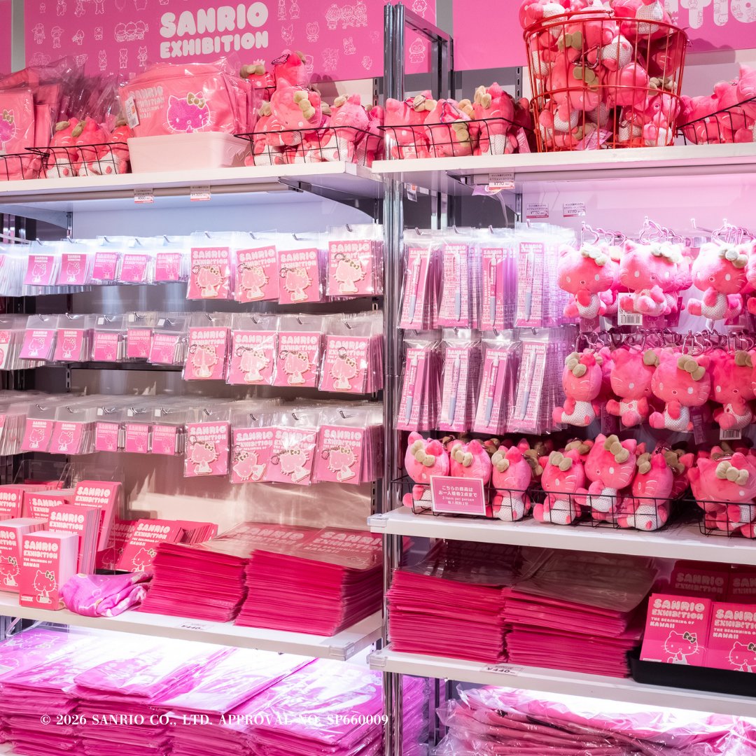 🎀 グッズ売り場もお見逃しなく 🎀 会場内の特設ショップでは、 限定