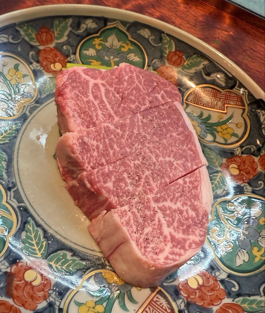 beefland_mimura's tweet photo. 6月スタート！

本日のおすすめは
【山形牛ヒレ 4,800円】

当店で最も柔らかく、
肉の旨みをしっかり味わえる人気部位です。

レアでも良し、しっかり焼いても良し。

数量限定入荷です。

17:00より営業いたします。
ご来店お待ちしております！

#高岡焼肉 #富山グルメ #山形牛 https://t.co/emhQ6OQ7nu