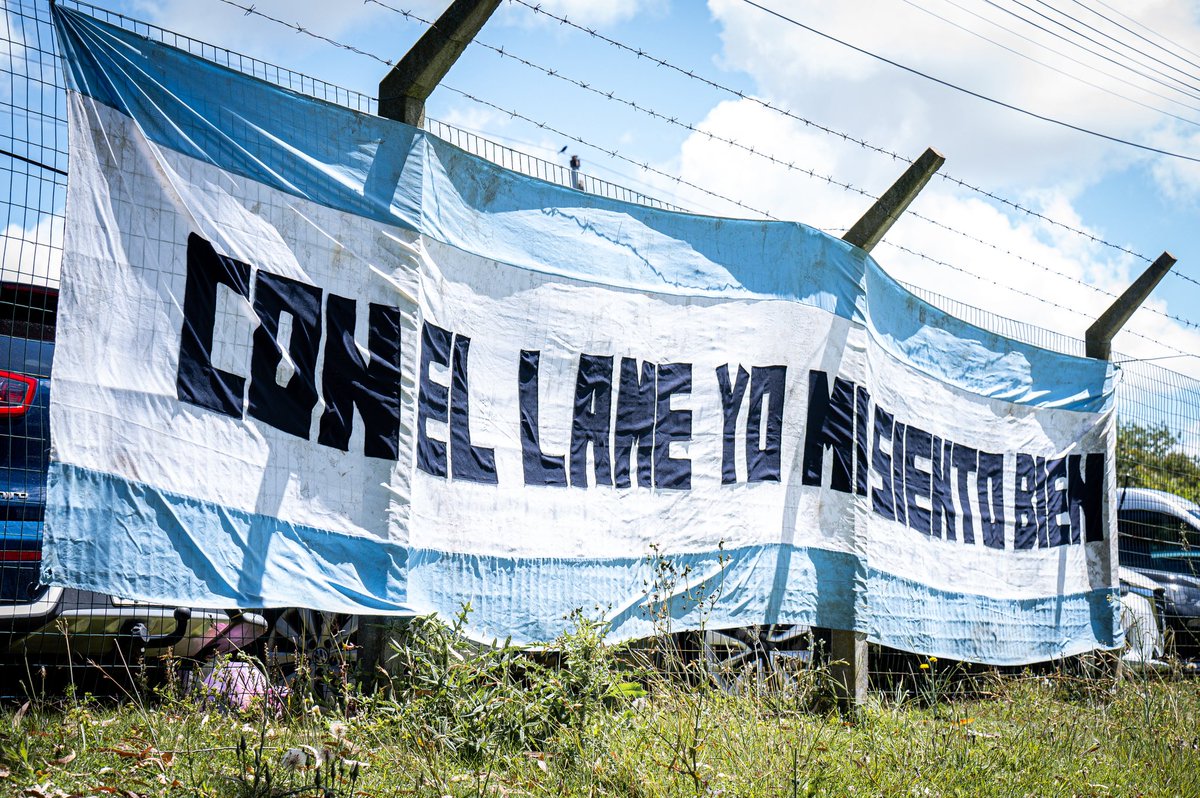 lamennaisu's tweet photo. Nosotros cada vez que pierde Nacional o Peñarol. https://t.co/87vE4tTIDL