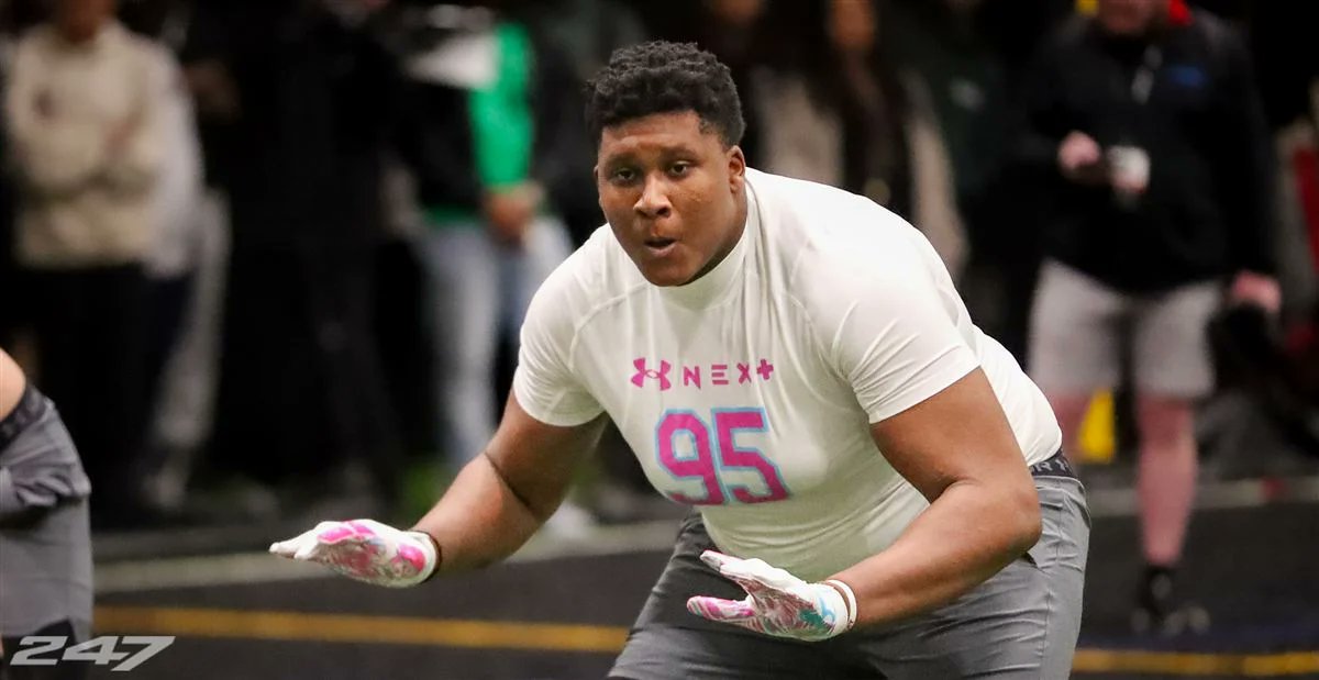 Gavin_Hart1's tweet photo. NEW: Houston County (Ga.) OT Braylin Mills will announce his commitment on June 13th. He is fresh off an official visit to Georgia Tech and will take another to Arkansas this coming weekend.

https://t.co/U51RtduNGf https://t.co/2t1LxfJIjS