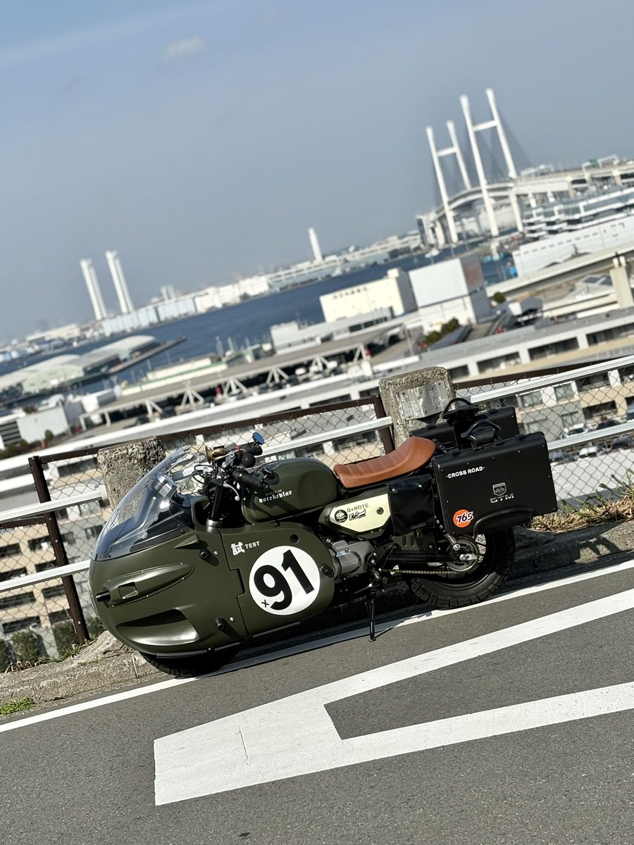 hz7j3J4jGs4174's tweet photo. ナップス幸浦で加藤ノブキ氏の作品群に興味深々。こういうモノが展開できるクリエイターさんって素直に凄いですよねぇ…。

#ブルマのバイク https://t.co/ed2zwybaOy