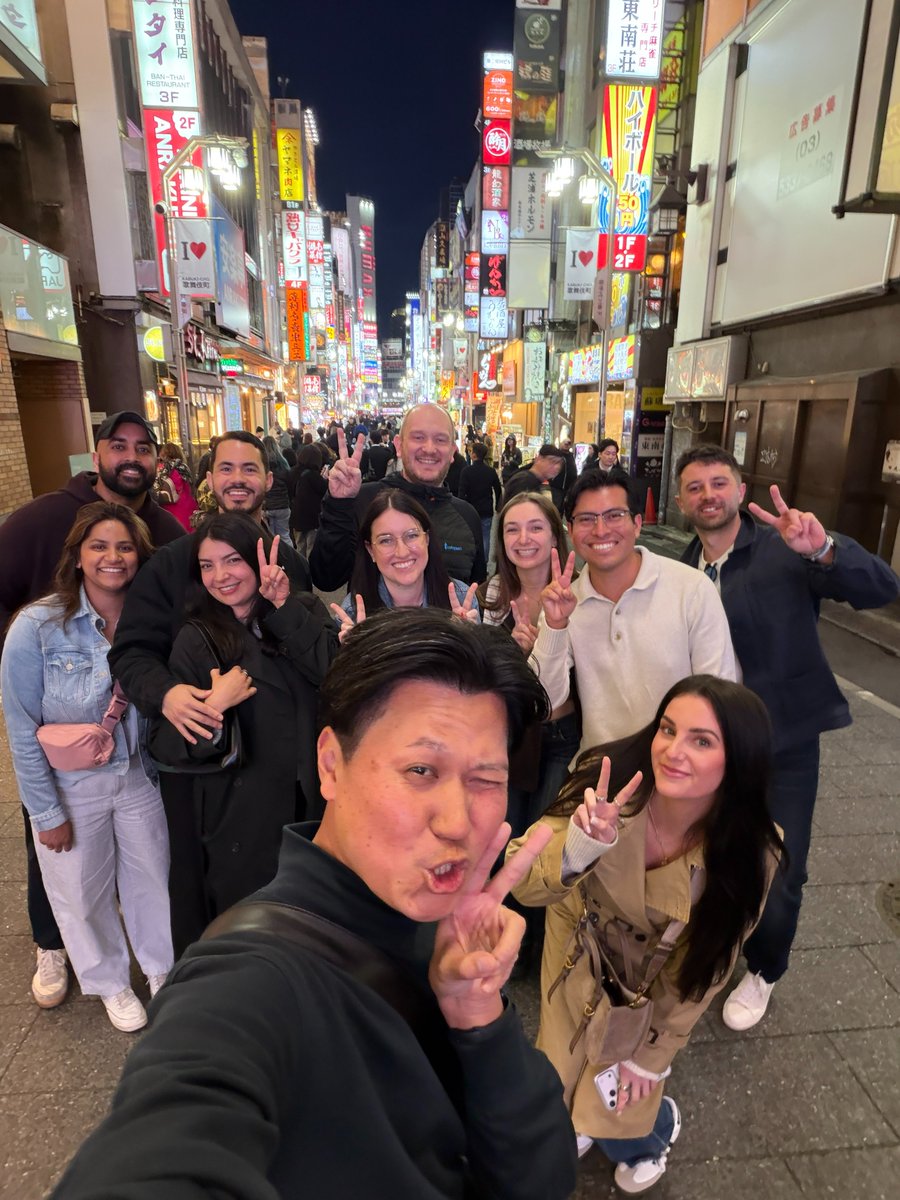 JapanLocalExp's tweet photo. Shinjuku nights with guests from Canada 🇨🇦 and the USA 🇺🇸 ✨ Local izakaya, great drinks, and a welcoming Tokyo vibe make this a must-try for travelers planning a Japan trip.

#tokyo #shinjuku #izakaya #tokyonightlife #visitjapan #japantrip #japanlocalexperience https://t.co/jZqXfBktUV