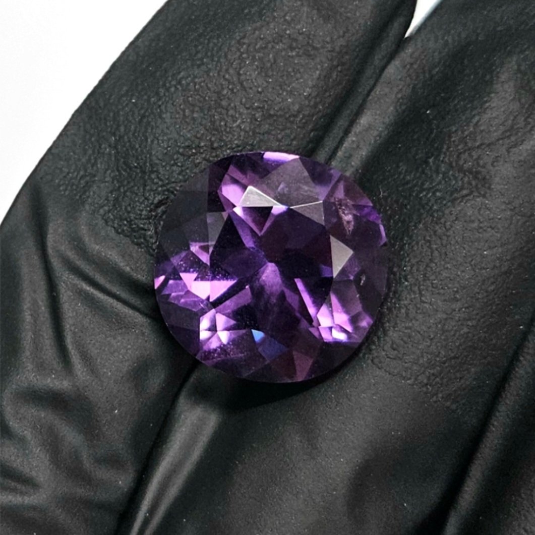 heavengem01's tweet photo. 💎 자수정 나석

중량: 12.29ct
크기: 14.7 x 14.7 x 10.2mm

구매링크: https://t.co/sqNErVmQT7
유튜브: https://t.co/1uaG0a4BXI

#자수정 #amethyst #천연석 #헤븐젬 https://t.co/q6A41GSycc