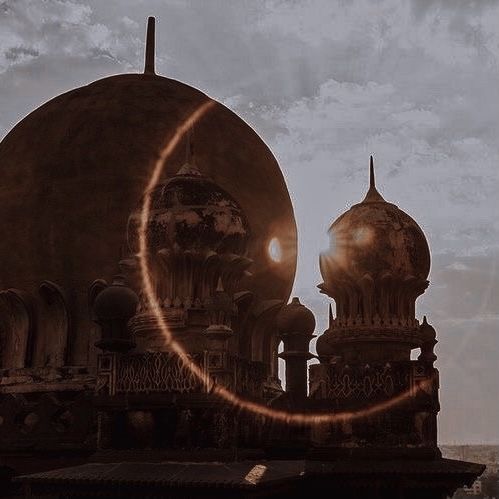 queencalore's tweet photo. The Jasad Heir - Sara Hashem

"Be wary of evil men's kindnesses, Essiya. They always grow from poisonous roots." https://t.co/9PQJkUbAuV