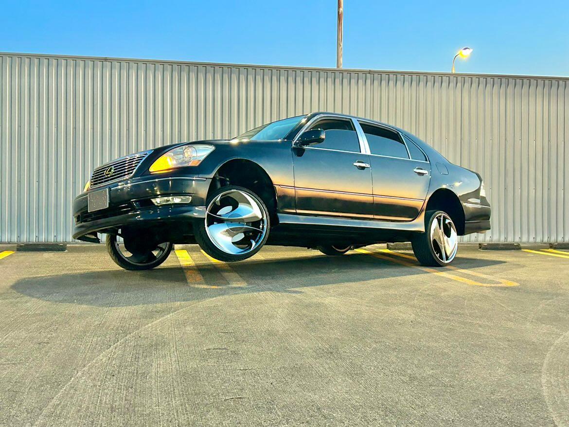 kawaii_es1's tweet photo. LEXUS LS430

THREE WHEEL

inst:reeeeea0129 https://t.co/Oy2sd457Gw