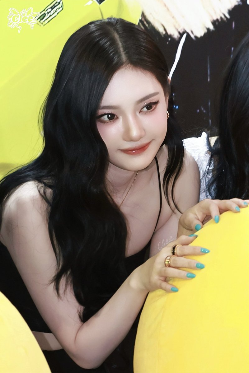 C1ee_Ning1023's tweet photo. 260531 Pop-up store😋

#닝닝 #에스파 #宁宁 #宁艺卓 
#aespa #NINGNING #ニンニン https://t.co/6FZnyOYKOE