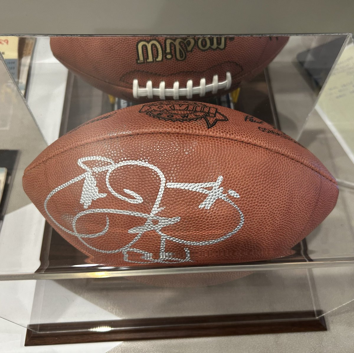cardguymike1's tweet photo. CGMStackSale ($1 pwe $6 bmwt $10 big items)

All RT, Tags, Takes  and offers appreciated 

emmit smith signed football $350 https://t.co/3aRnmDqLss
