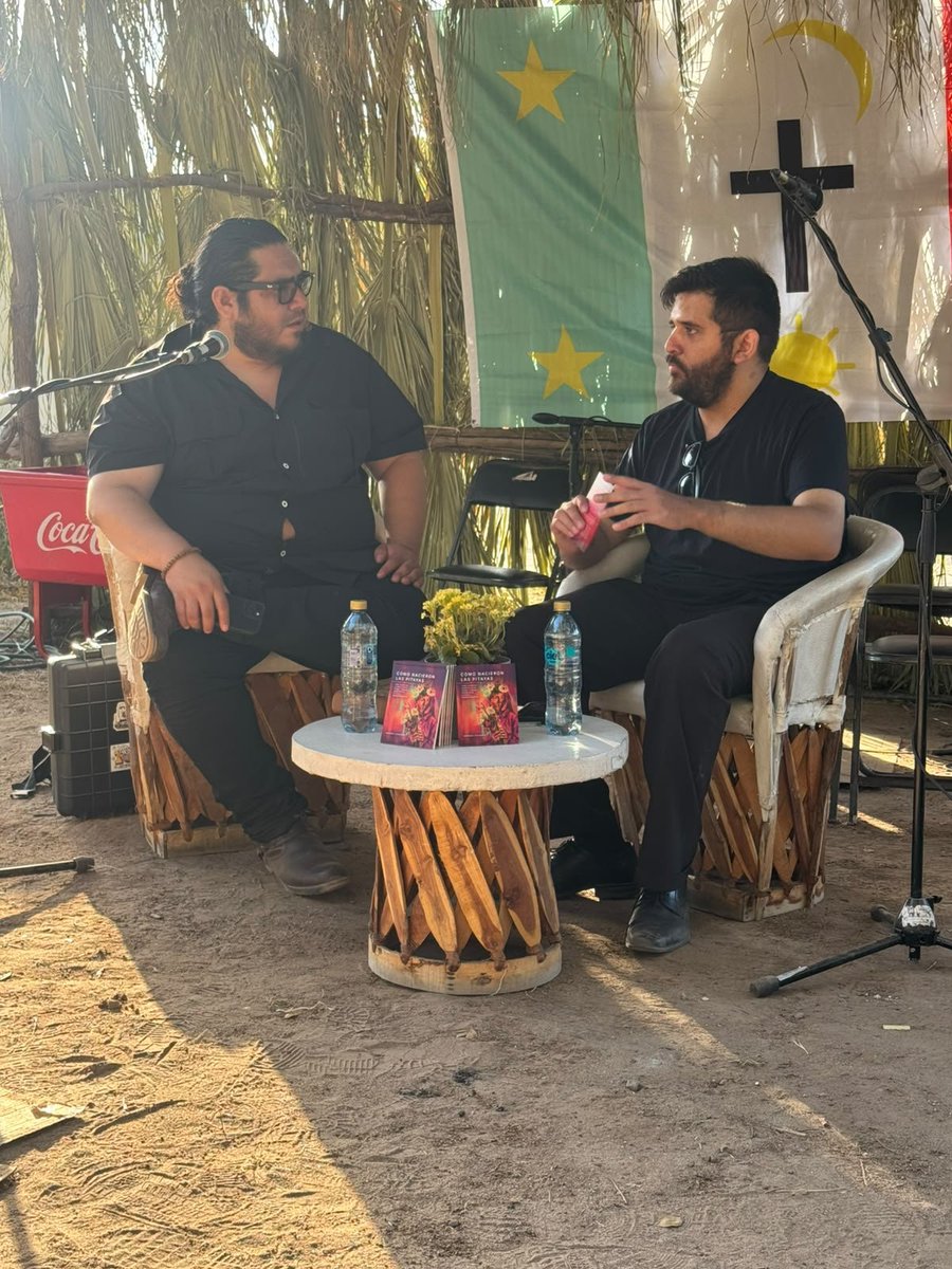 AndresLechugaH's tweet photo. ZAZ🔥Algunas imágenes de lo que fue la presentación de mi libro de cuentos Cómo nacieron las pitayas en las pasadas @lasfiestaspitic  en Hermosillo, Sonora, en compañía del escritor Juan Miguel Valles como presentador.  Sigo feliz por lo vivido c: https://t.co/lBNGNte0sq