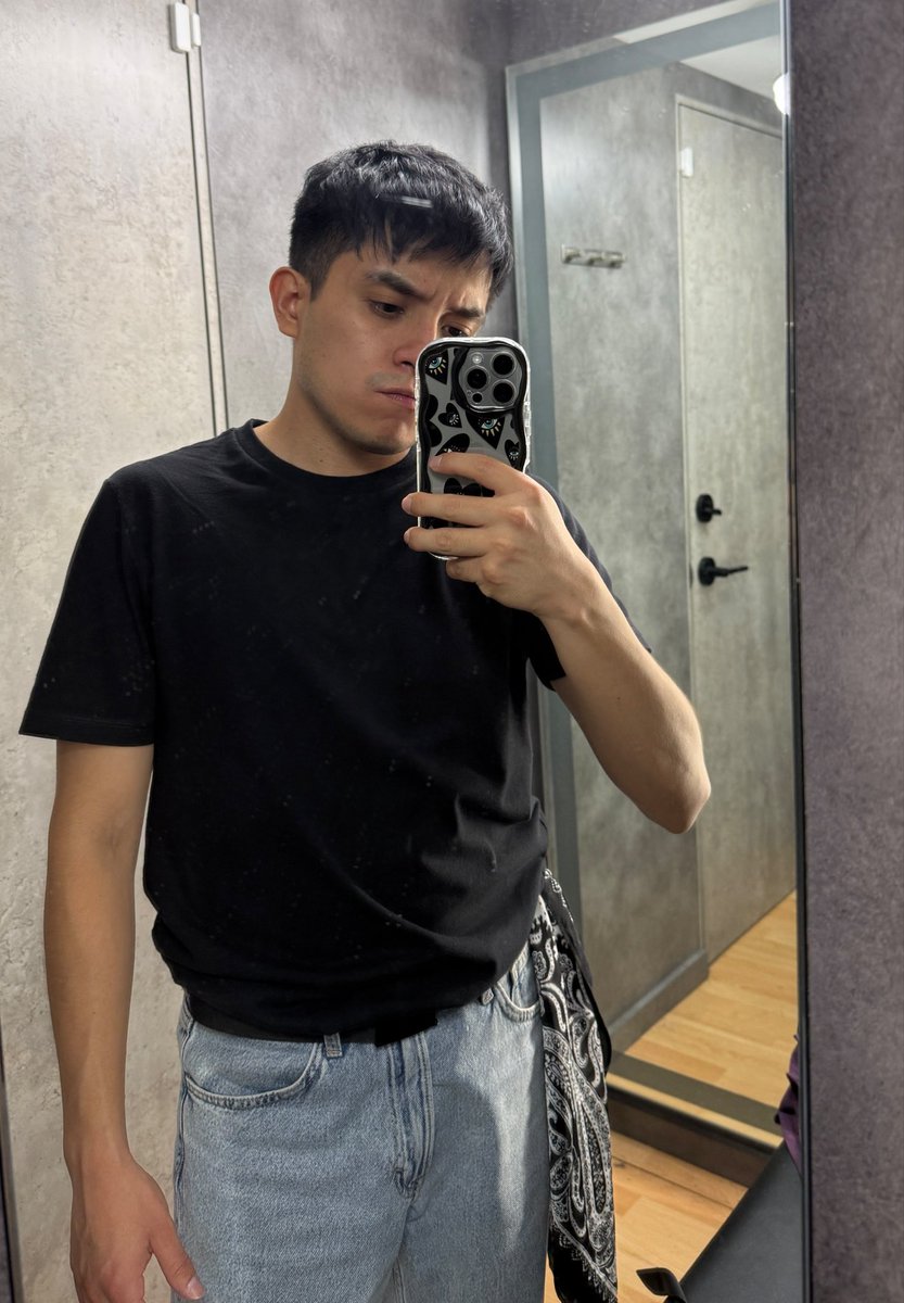 logancito_'s tweet photo. me gustó el probador 🖤 https://t.co/yDaB7OuHHb