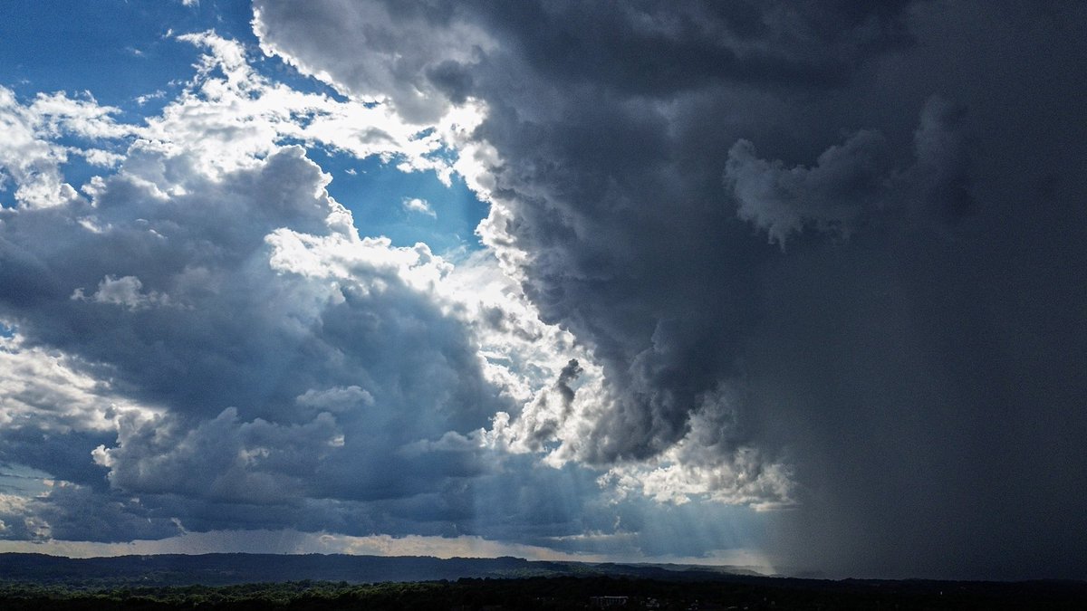 MitchellDespot's tweet photo. @spann summer showers over Nashville today @NWSNashville https://t.co/UHB2n3vs8M