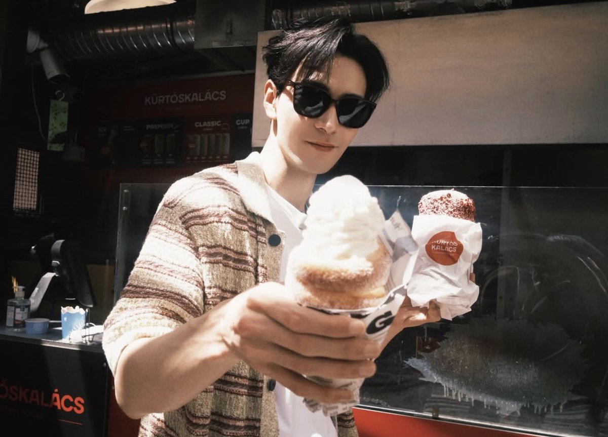 dolgolaeui's tweet photo. Chen Xing Xu #chenxingxu #陈星旭 #陈先生 #mypageinthe90s #lovebetweenlines #abeautifullie #ourinterpreter #thestarrylove #thegloryofyouth, #thebestoftimes #goodbyemyprincess // You can also follow Xing Xu’s official IG account - chenxingxu_0331 https://t.co/0o9USbLTrZ