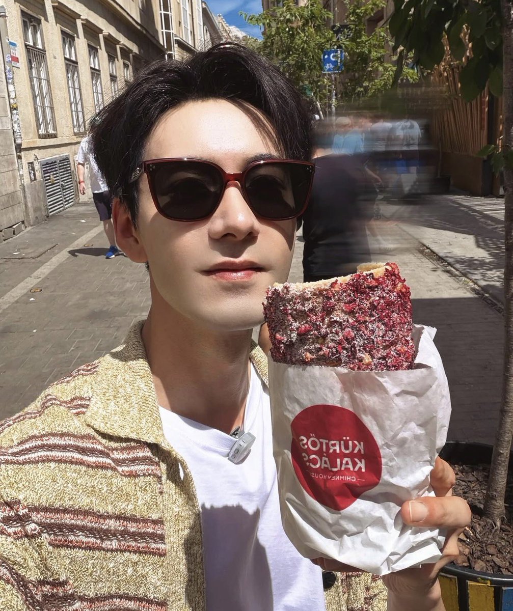 dolgolaeui's tweet photo. Chen Xing Xu #chenxingxu #陈星旭 #陈先生 #mypageinthe90s #lovebetweenlines #abeautifullie #ourinterpreter #thestarrylove #thegloryofyouth, #thebestoftimes #goodbyemyprincess // You can also follow Xing Xu’s official IG account - chenxingxu_0331 https://t.co/0o9USbLTrZ