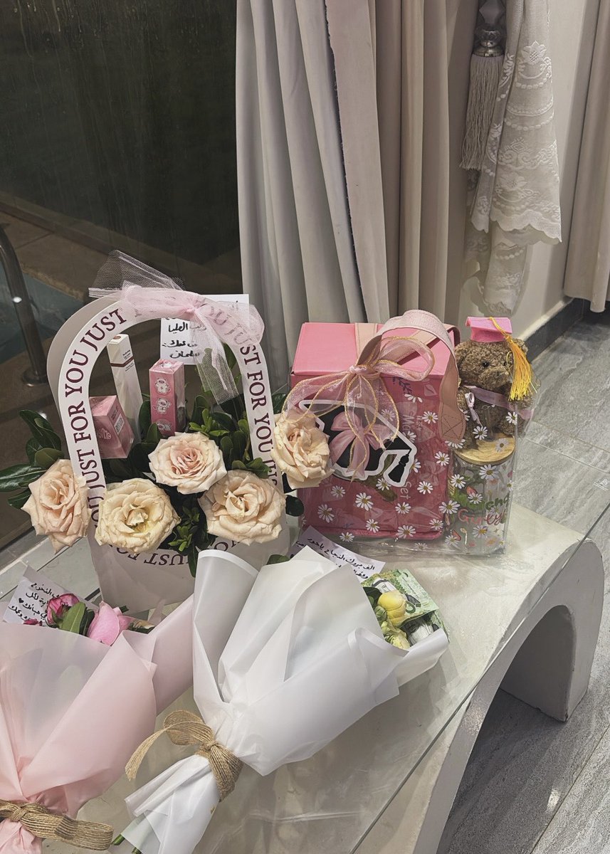 gaem_04's tweet photo. تجهيزات تخرج اول حفيده في العائله 🥹🎀 https://t.co/WPgxLzJqAe