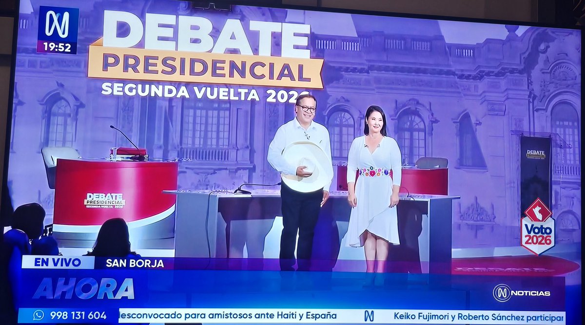 cristinaq's tweet photo. Dos limeños y sanborjinos disfrazados. Un Huaralino disfrazado de campesino. Una sansei vestida de ñusta #DebatePresidencial https://t.co/NoSF4gCnpo