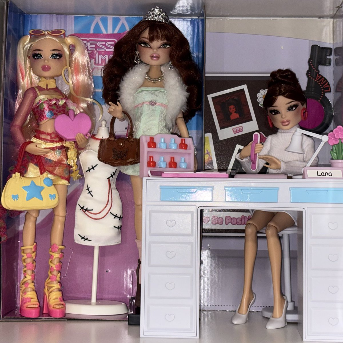 khockroach's tweet photo. dress to impress shelf O.O getting stardust softie soon https://t.co/A8dvTVBjD2