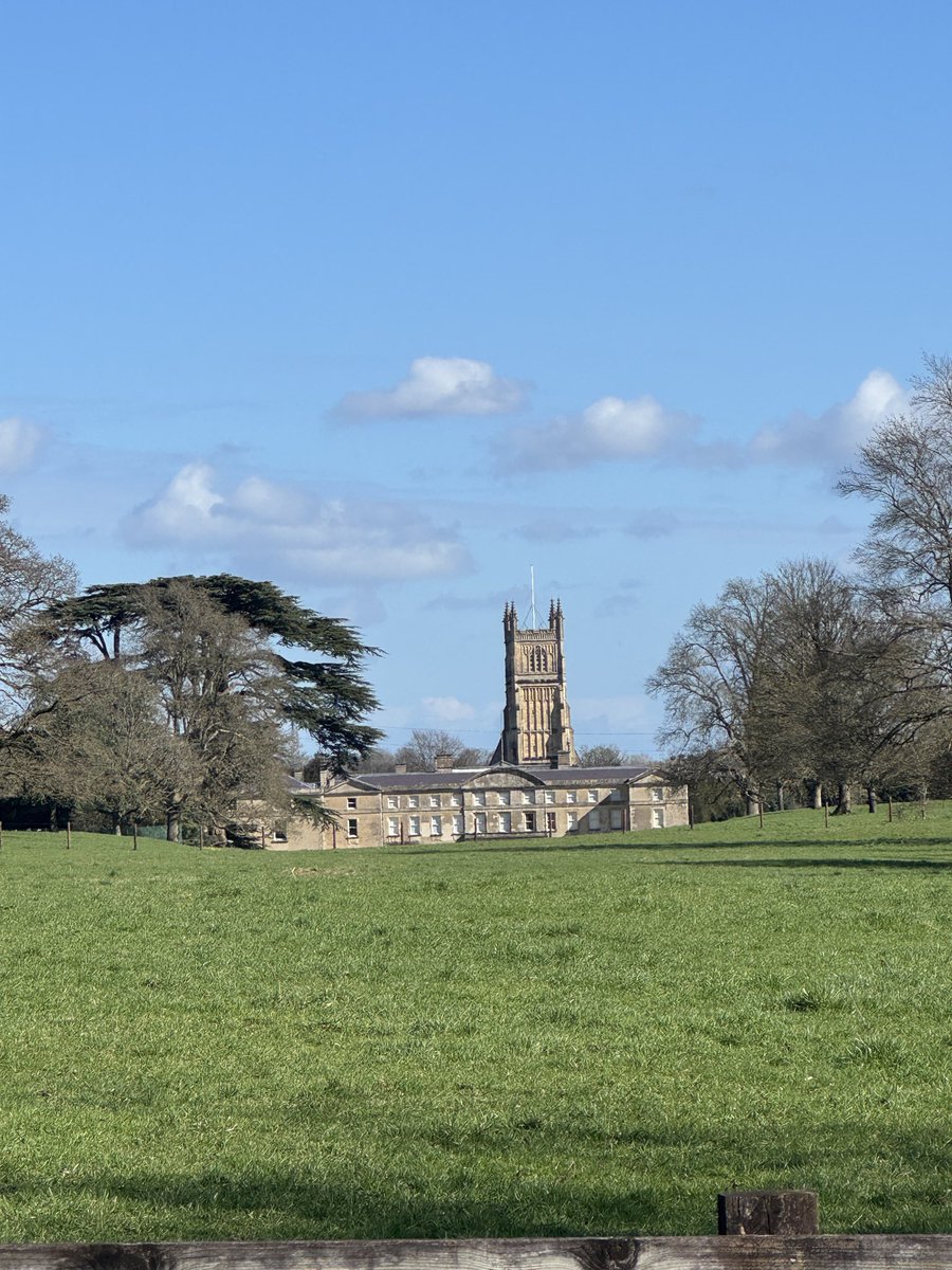 GeorgeJeffersn's tweet photo. I was lucky enough to be born + grow up in the Cotswolds in the UK.

It is one of the nicest places on earth, @paulg was ahead of the curve.

It is most definitely not a failed state. And if you haven’t been, you should go. https://t.co/OJmUJyiHAN
