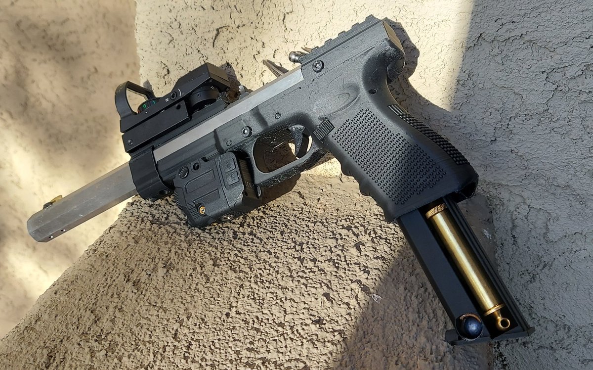 vulp1naut's tweet photo. flintglock upgrade, now with onboard storage for priming powder and ammo 

technically it has 7rd capacity now so behold, a 1911 https://t.co/2c9lBwHWCS