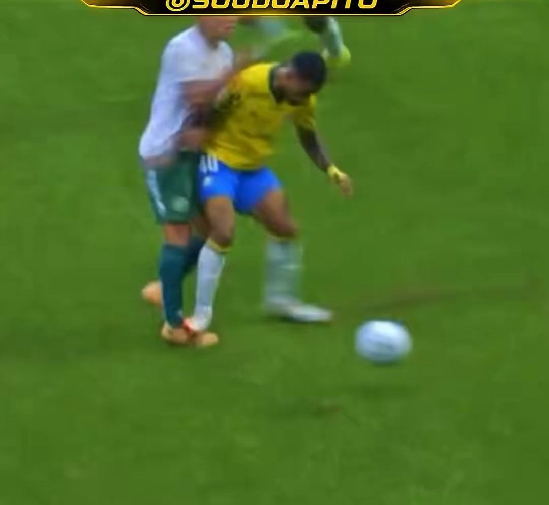 Gui_fc_'s tweet photo. @rudem889 @LourivalGonalv7 @soudoapito @ThiaguinhoJoga7 Torceu nd po, que isso. O pé dele ja é assim virado naturalmente. https://t.co/6uCacvBXuH