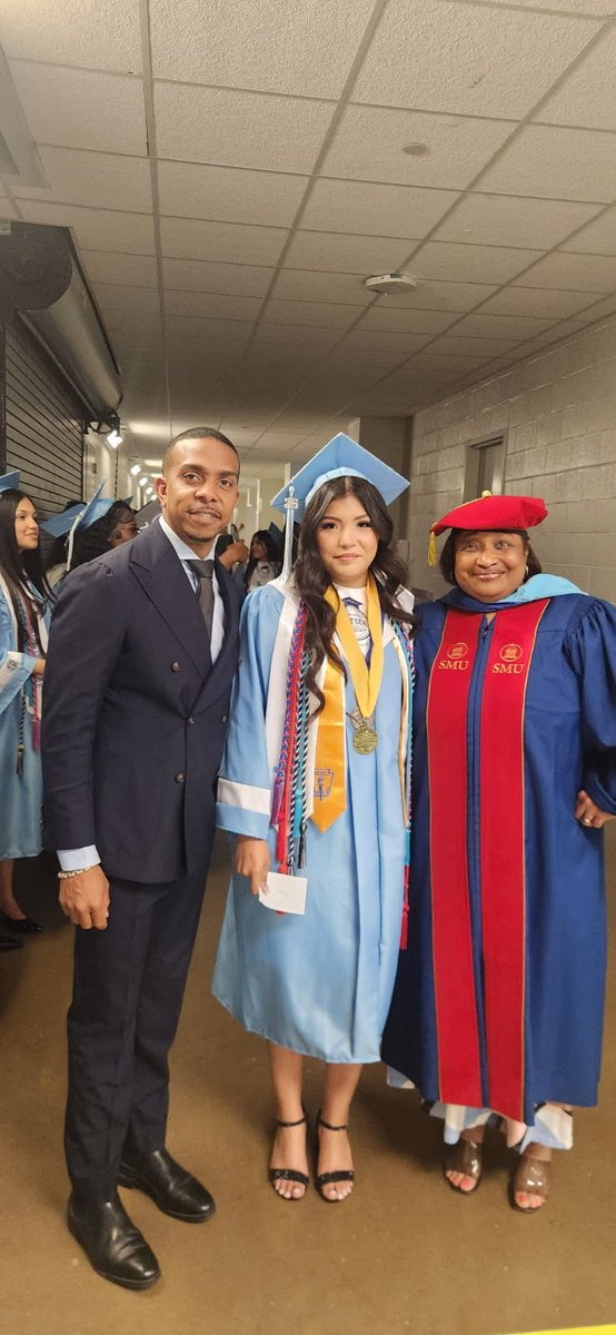 THeightsTAG's tweet photo. Trinity Heights is so proud of our very own Roosevelt HS Valedictorian! We are so PROUD of you and we know you will do AMAZING things...wow how time flies...from Trinity to the World!
@MJJackson1906 
@RooseveltHS_Dal 
@dallasschools 
@MarMasters7 
#Region4SayNoMore https://t.co/AlHuMHw6DN
