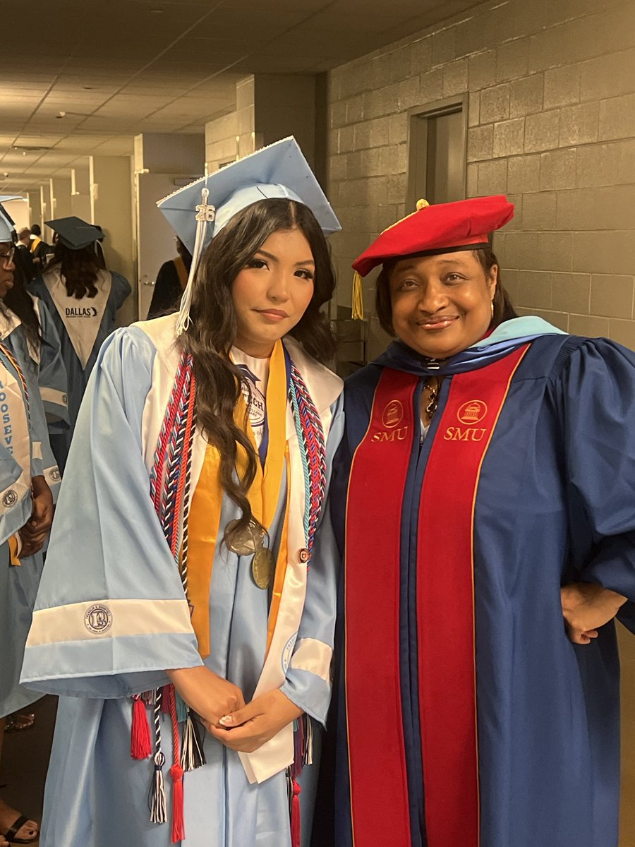 THeightsTAG's tweet photo. Trinity Heights is so proud of our very own Roosevelt HS Valedictorian! We are so PROUD of you and we know you will do AMAZING things...wow how time flies...from Trinity to the World!
@MJJackson1906 
@RooseveltHS_Dal 
@dallasschools 
@MarMasters7 
#Region4SayNoMore https://t.co/AlHuMHw6DN