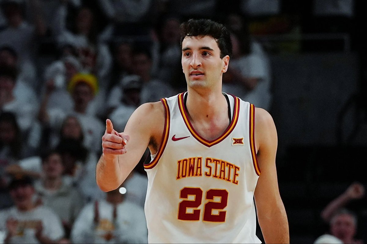 goobert29's tweet photo. Breaking 🚨: As I reported yesterday it wasn’t all about money. I’m proud to announce a 🔮 for #1 transfer Milan Momcilovic to Louisville. 

What a pick up for the Cardinals as they put their finishing touches on a crazy roster. 

To Mark Pope and Kentucky, Lmaoo.

-Gob Gob🐢 https://t.co/htljWQGN5t