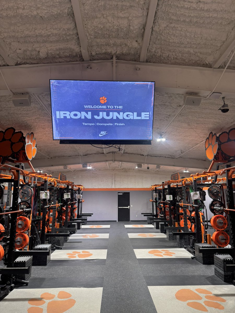 CoachMac_MHS's tweet photo. The Iron Jungle is locked and loaded! Back to chasing greatness in the morning! #REFUSEAVERAGE #JustWork @MetterFootball https://t.co/8YXDZWx4CK