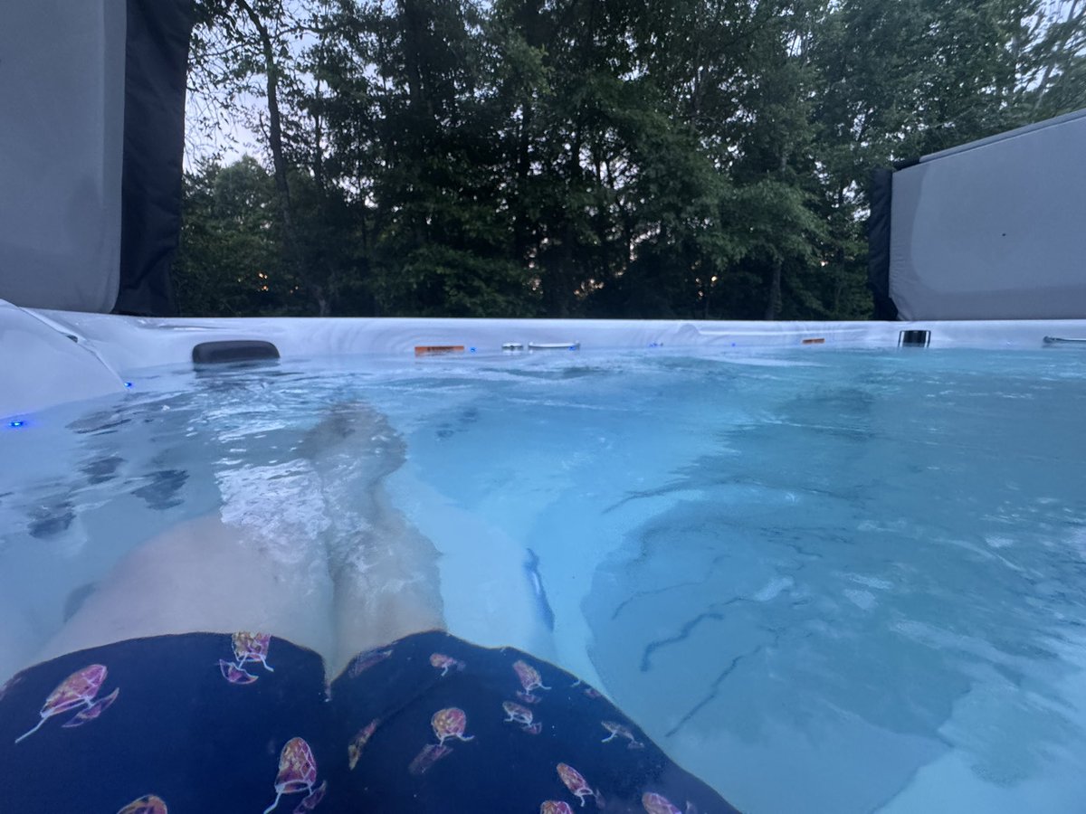 roadmaven's tweet photo. Sunday nights don’t stress me out anymore knowing there won’t be any work for me to do in my final 2 weeks at the 🍊 monster &amp; no one’s problems to figure out anymore. “Brighter days are coming”, upper management told me the past 8 months. Guess that meant getting laid off. 😂 https://t.co/CoNU4rStue