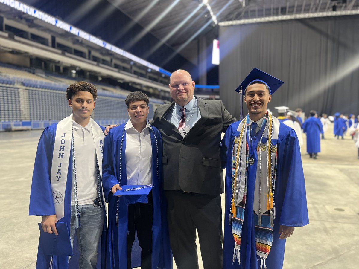 johnjaysoccer's tweet photo. Just a few of our graduates. What an amazing senior class! #ConGanas #FAMILY https://t.co/xJVuLDPiIE