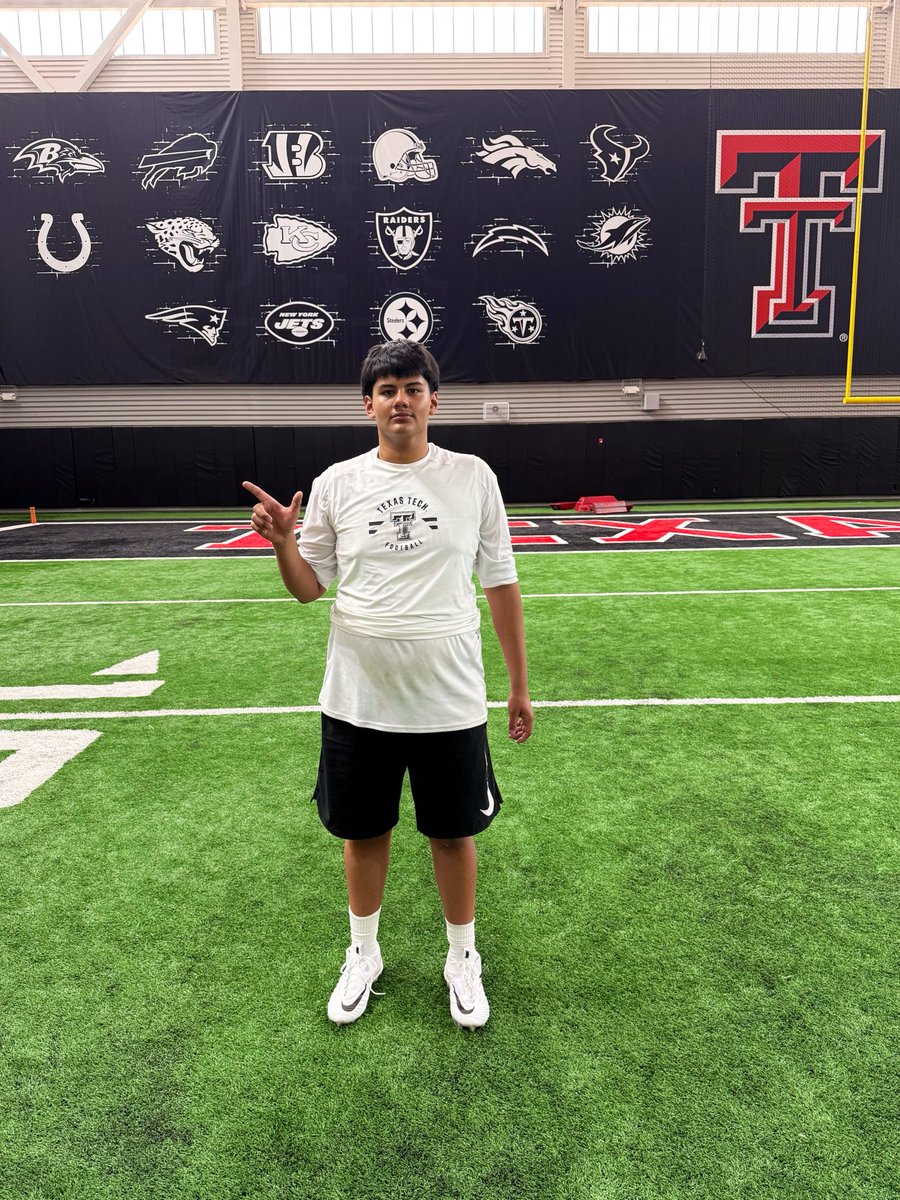 UTX_77's tweet photo. Blessed and inspired after training at the Texas Tech football camp today. Appreciate the O-line coaches and the top-tier talent pushing me to get better! 🏈 @TexasTechFB @CoachPM_ @CoachFrontz @ClayMcGuireTTU https://t.co/Omd9lodzzp