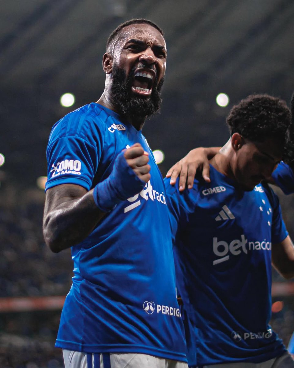 Resenhadb2's tweet photo. É de praxe mas sempre impressiona.

O Gerson percorre o campo TODO e não se cansa de jeito nenhum.

Toda jogada ofensiva se inicia por ele e algumas ele mesmo termina.

JOGADORAÇO. https://t.co/RTV8pFyIwf