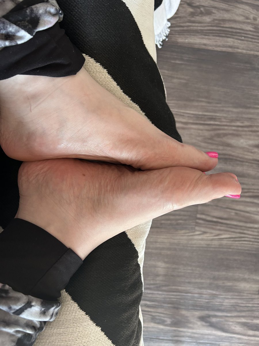 TheGoddessCodie's tweet photo. Hey foot freaks! https://t.co/cuxYDDH6x3