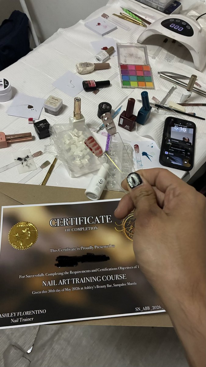 itsjayepark's tweet photo. I’m a certified nail artist 🥹 panail art na kayo sakin habang mura pa lol https://t.co/HHSUDloo6z