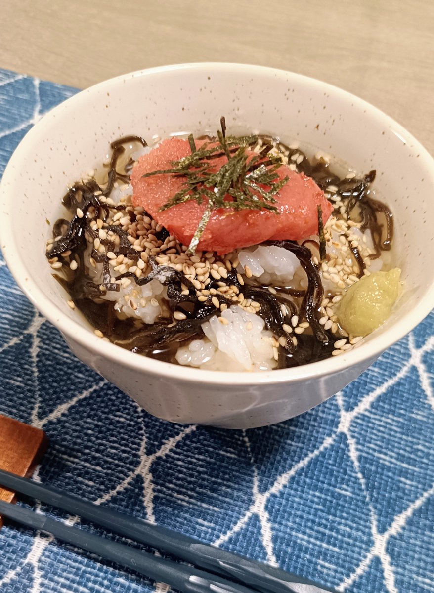 d_campers's tweet photo. 料亭明太だし茶漬け』
力士の頃は夜中に腹減って起きるといつもコレばっか食べてた😂
#料理　#お茶漬け　#明太子　#ごはん　#深夜飯 https://t.co/c2dtxlqiCs