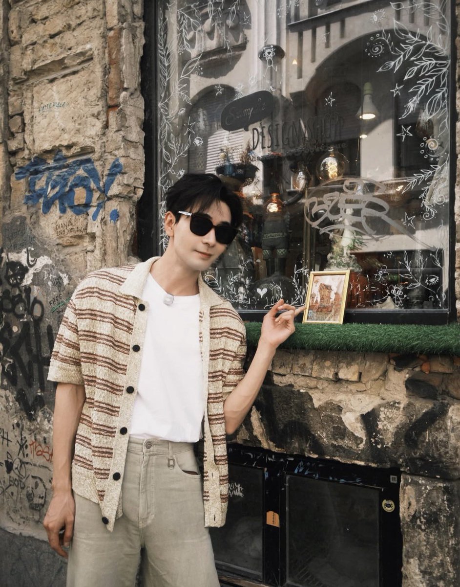 dolgolaeui's tweet photo. Chen Xing Xu #chenxingxu #陈星旭 #陈先生 #mypageinthe90s #lovebetweenlines #abeautifullie #ourinterpreter #thestarrylove #thegloryofyouth, #thebestoftimes #goodbyemyprincess // You can also follow Xing Xu’s official IG account - chenxingxu_0331 https://t.co/GHmRF5EYDE