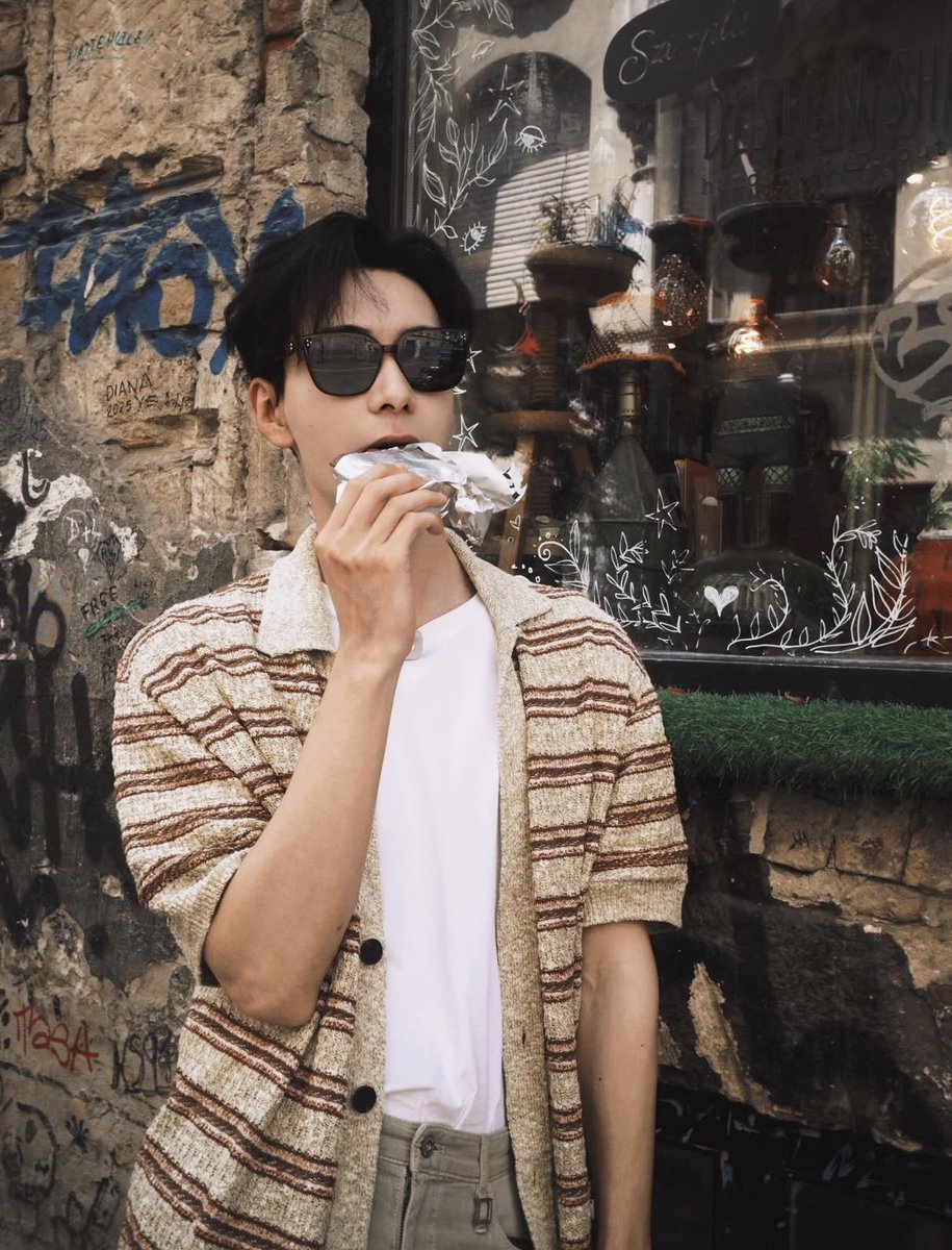 dolgolaeui's tweet photo. Chen Xing Xu #chenxingxu #陈星旭 #陈先生 #mypageinthe90s #lovebetweenlines #abeautifullie #ourinterpreter #thestarrylove #thegloryofyouth, #thebestoftimes #goodbyemyprincess // You can also follow Xing Xu’s official IG account - chenxingxu_0331 https://t.co/GHmRF5EYDE