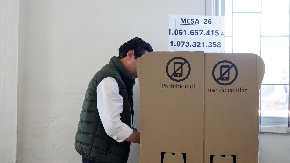 Jorgeaat1998's tweet photo. Ejercí mi derecho al voto, con la esperanza de que los Colombianos salgamos a las urnas a definir  el rumbo de nuestra amada Colombia. 🇨🇴 https://t.co/sGhzfSeQ0K