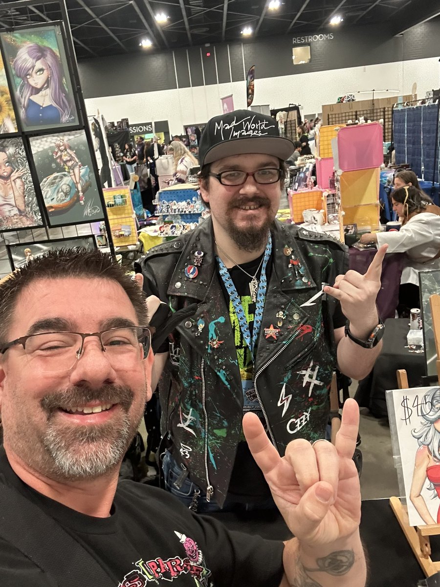 MadWorldImages's tweet photo. #animeart #animeconvention #reallycoolcomiccon #toledoohio https://t.co/Y1G6RqN3J3