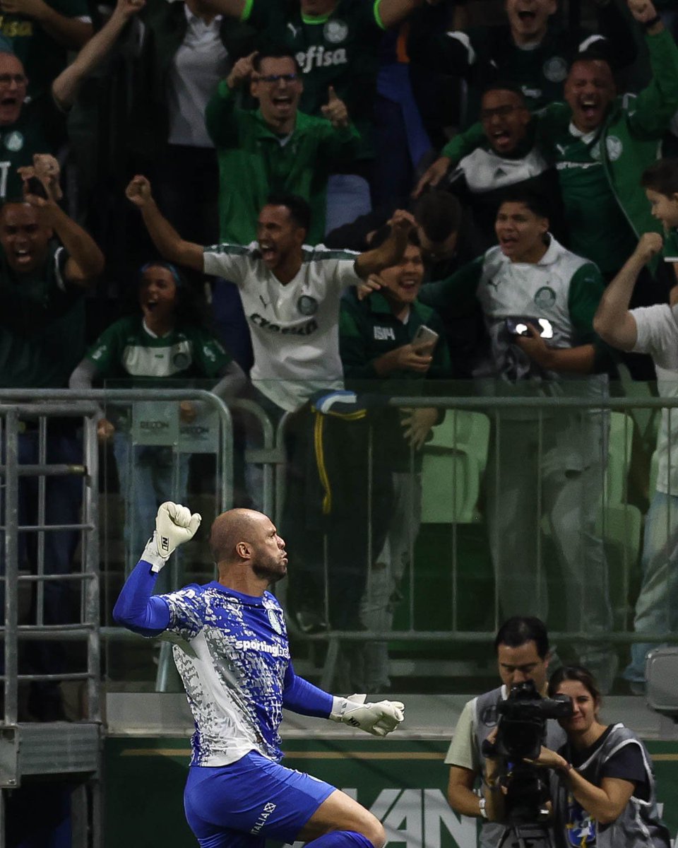 Palmeiras's tweet photo. Um domingo marcante na busca pelos nossos objetivos! Boa noite, #FamíliaPalmeiras! 💚 https://t.co/kY8GgXC2DC