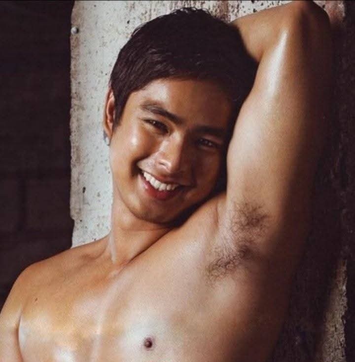 dcereee's tweet photo. i will bet Coco Martin Sunbaenim here 🥹💪✨

#JASPER 
#ChenRcj #tnbau1 #ppnaravit #Ppsanta https://t.co/XiECRbVfu0