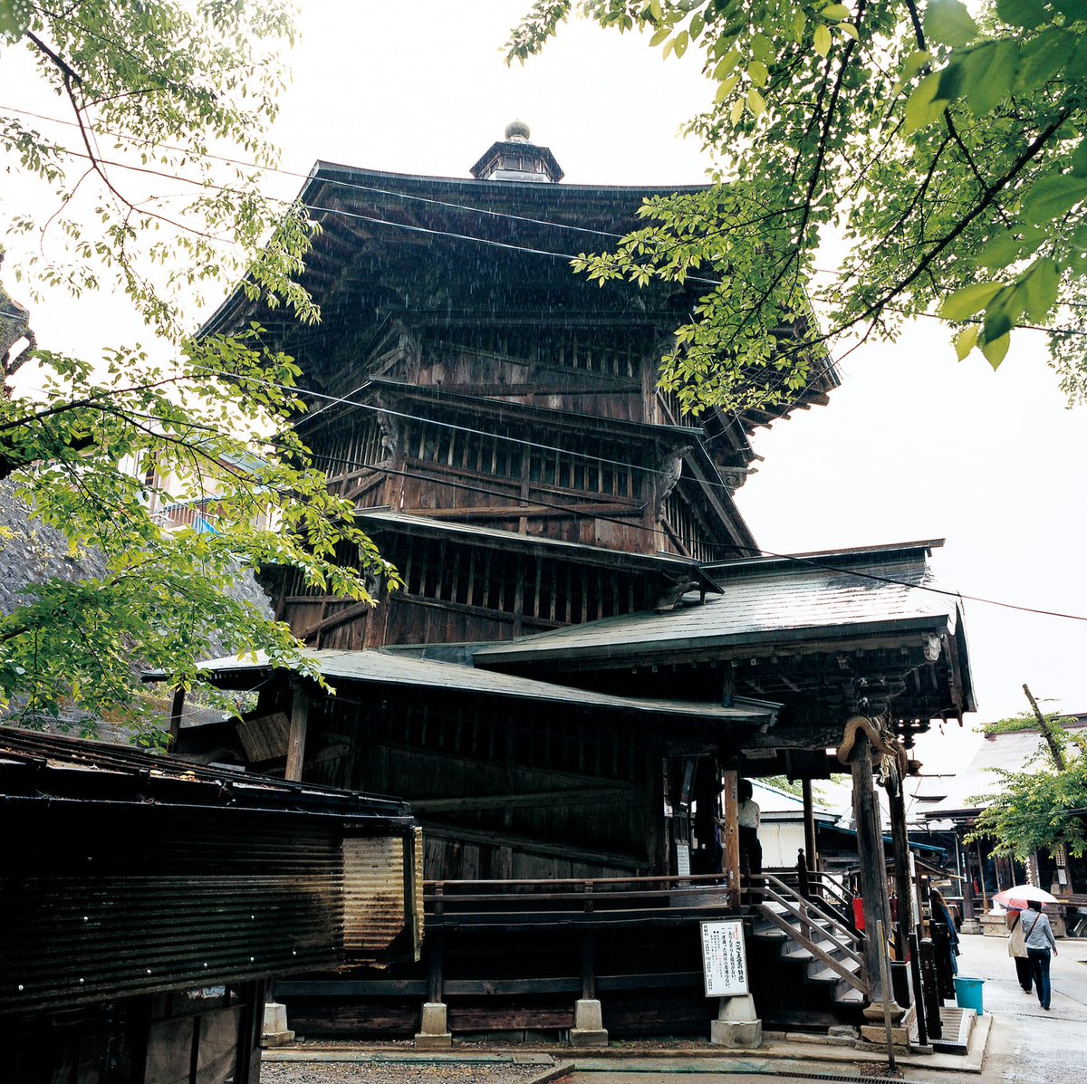 CasaBRUTUS's tweet photo. 【 #今日の名建築 】1796年建立、会津さざえ堂。上りと下りの動線が交錯しない二重螺旋状の斜路により、混雑することなく参拝できる構造が見事です。
https://t.co/x2z2NxUJZo https://t.co/t32RdtlqDT